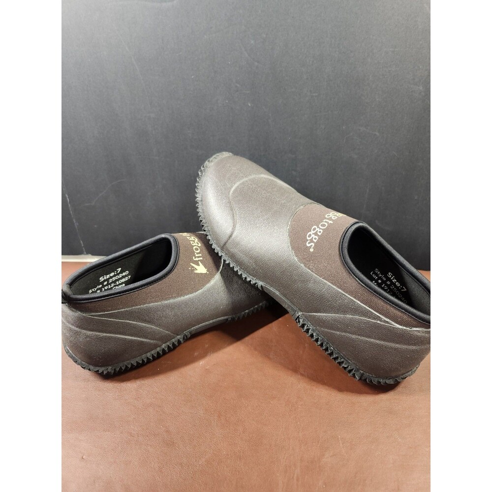 brown Frogg Toggs Men's Outlander camp shoes. Size 7